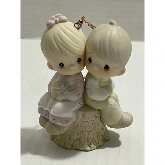 Precious Moments 1989 LOVE ONE ANOTHER Porcelain Bisque Ornament 522929 - Picture 2 of 8